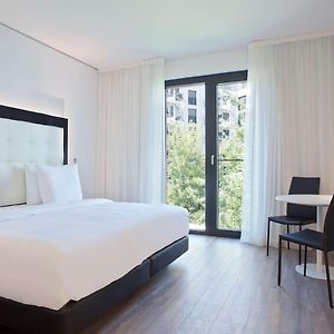 Zimmer mit Kingsize-Bett